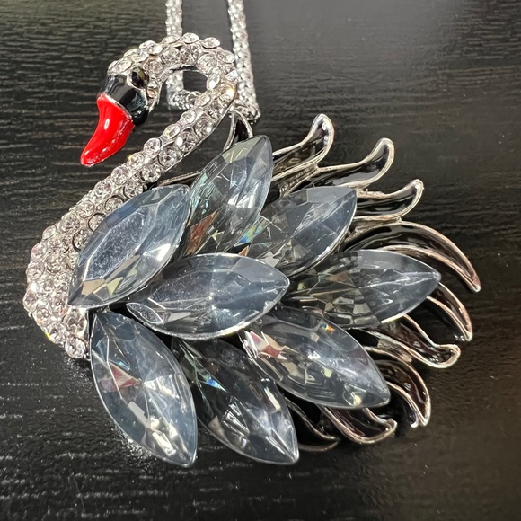 🦢 NWT! Swan Rhinestone Brooch & Necklace - Picture 4 of 8